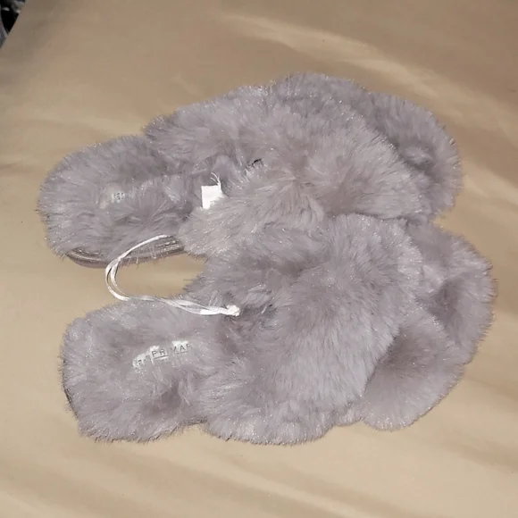 Brand New Womans House Slippers - Picture 3 of 3